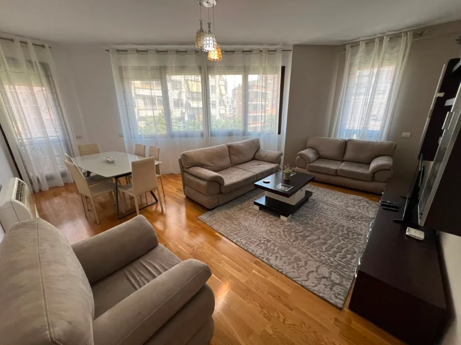 Tirane, jepet me qera apartament 2+1 Kati 2, 105 m² 1.250 € (Rruga e Barrikadave)