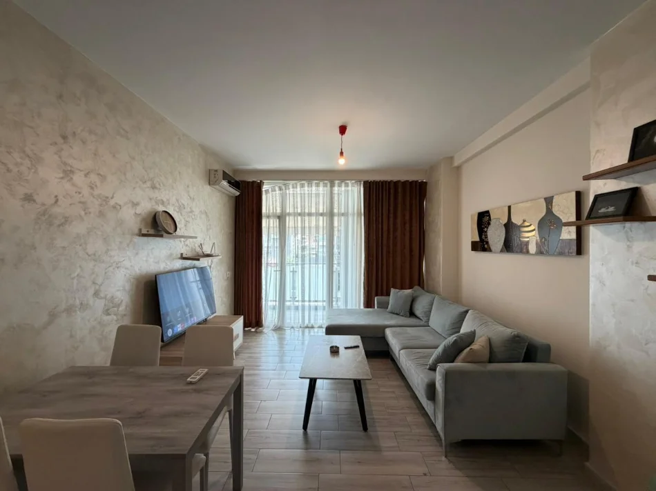 Tirane, jepet me qera apartament 2+1 Kati 2, 100 m² (Komuna e Parisit)