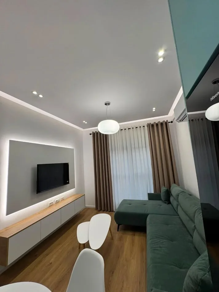 Tirane, jepet me qera apartament 1+1 Kati 4, 50 m² 500 € (Ali Demi/ Kompleksi Kadiu)