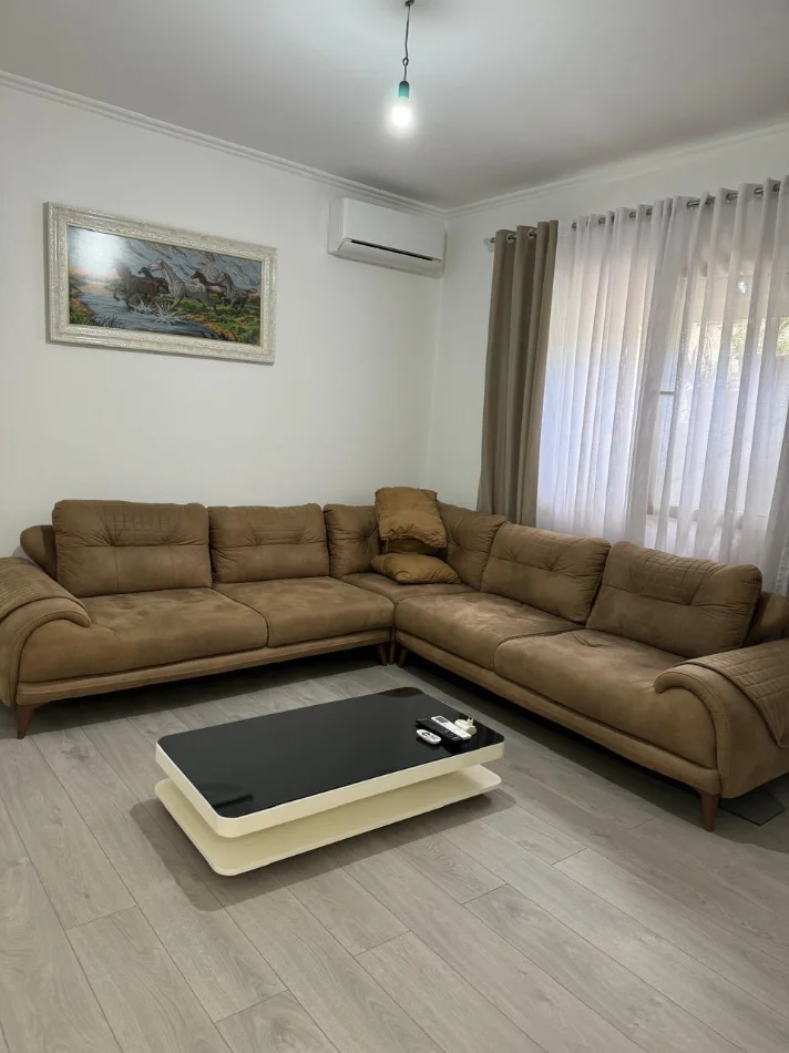 Tirane, jepet me qera apartament 1+1 Kati 4, 65 m² 500 € (Ish-Parku i Autobusave.)
