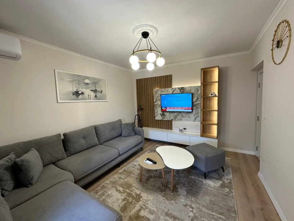 Tirane, Liste me oferta apartament 2+1+Aneks+Ballkon Kati 5, 65 m² (SHKOLLA BASHKUAR)