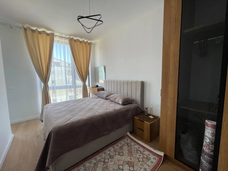 Tirane, jepet me qera 1+1 Kati 3, 60 m² 