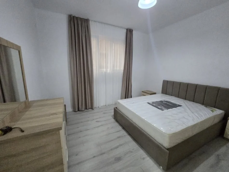 Tirane, jepet me qera apartament 2+1 , 100 m² 400 € (Prane New York School)