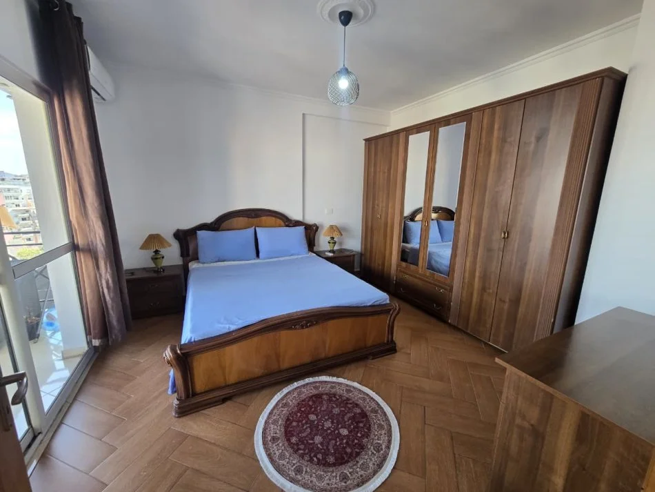 Tirane, jepet me qera apartament 2+1 Kati 9, 120 m² 650 € (Rruga e Barrikadave prane Kopshtit Bucko)