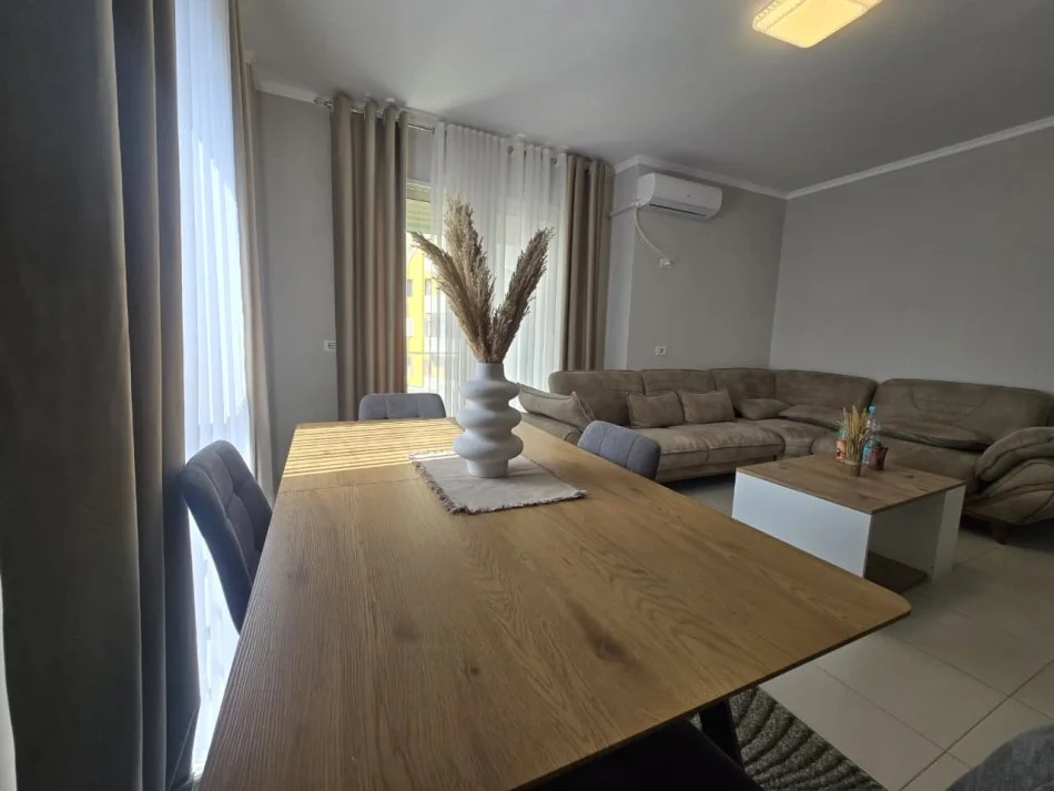Tirane, jepet me qera apartament 2+1 Kati 5, 100 m² 850 € (Tek Prokuroria e Tiranes)