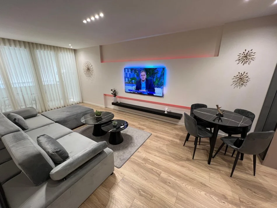 Tirane, jepet me qera apartament 2+1 Kati 3, 100 m² 1.500 € (Ish Ekspozita)