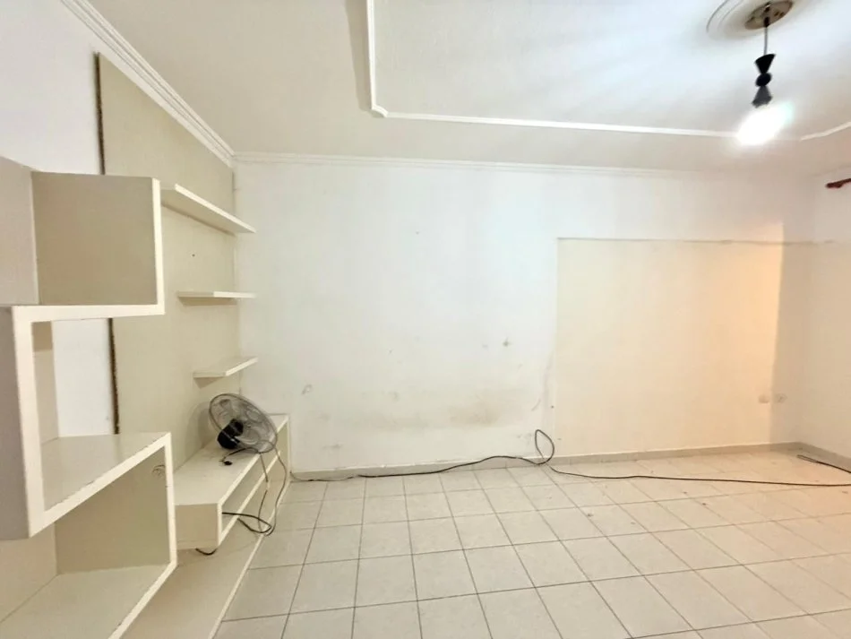 Tirane, shitet garsonier 1+1 Kati 2, 32 m² 50.000 € (Porcelan)