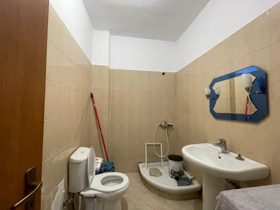 Tirane, shitet apartament 1+1 Kati 5, 61 m² 100.000 € (Yzberisht)