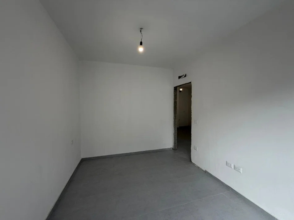 Tirane, jepet me qera apartament 1+1 Kati 2, 60 m² 400 € (Laprake)