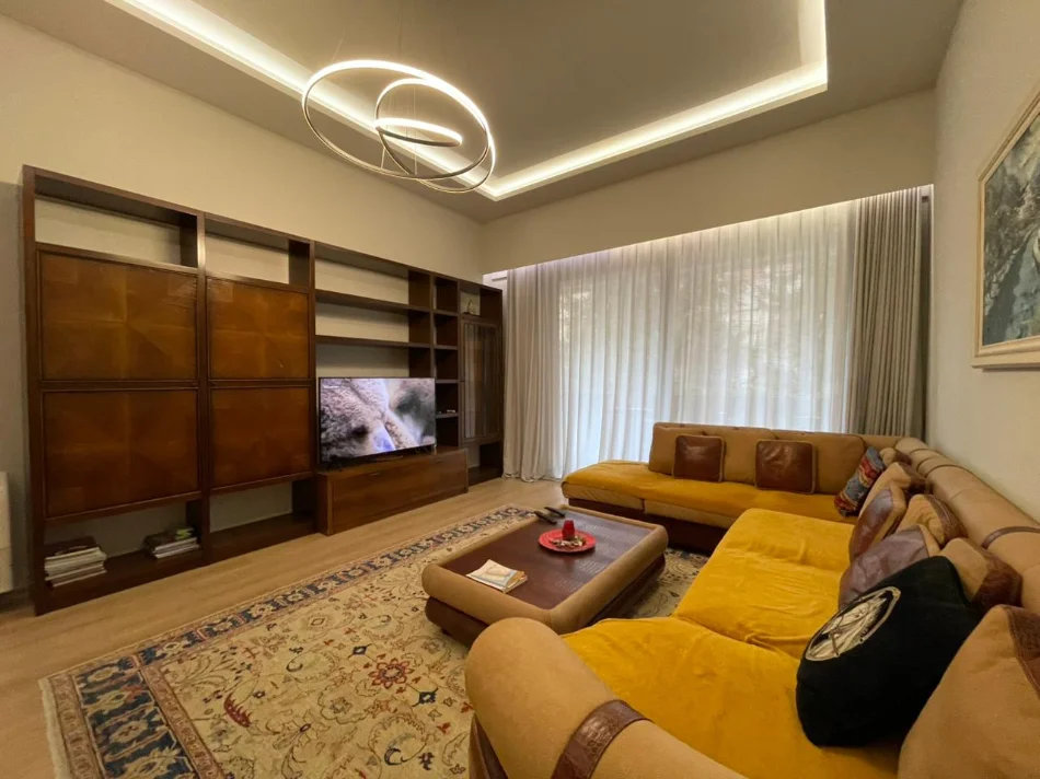 Tirane, shitet apartament 3+1 Kati 1, 150 m² 320.000 € (Liqeni i Thate)