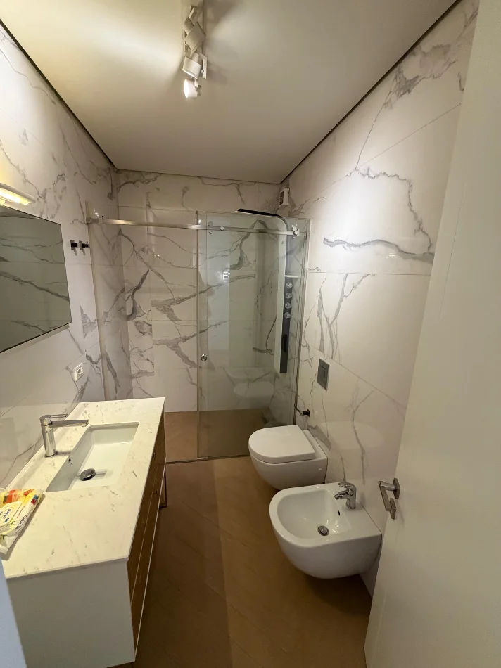 Tirane, jepet me qera apartament 2+1 Kati 6, 95 m² 800 € (Rruga Bardhyl)