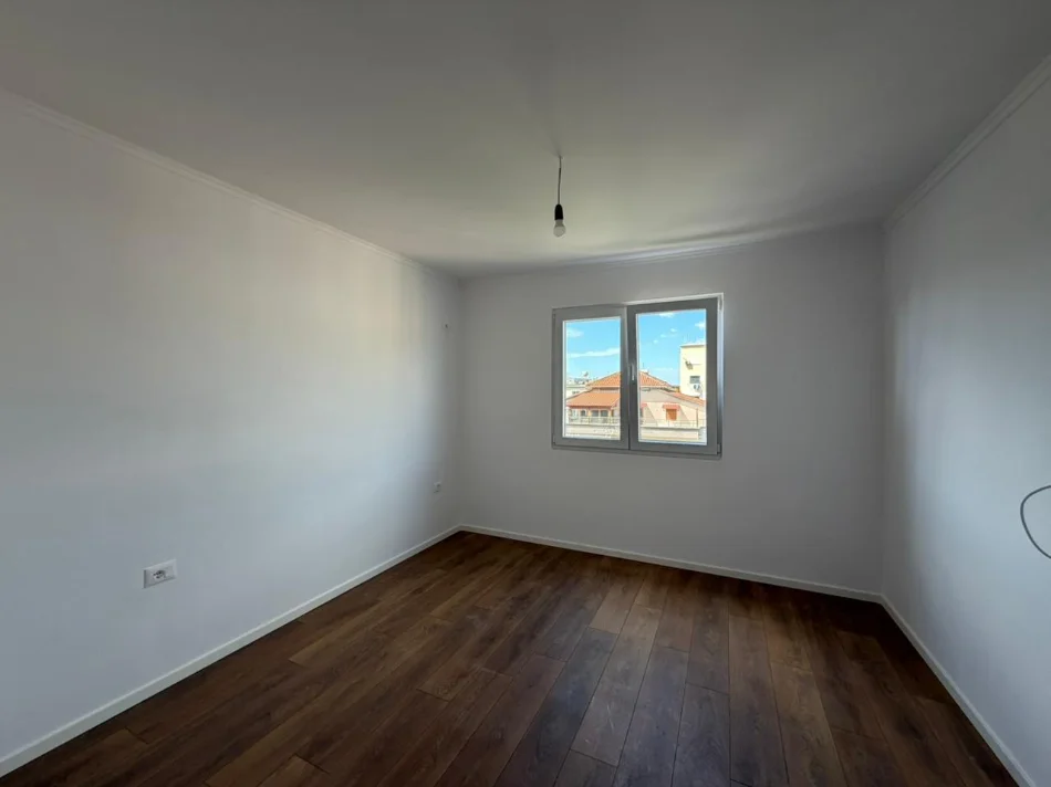 Tirane, shitet apartament 1+1 Kati 5, 54 m² 98.000 € (Porcelan)