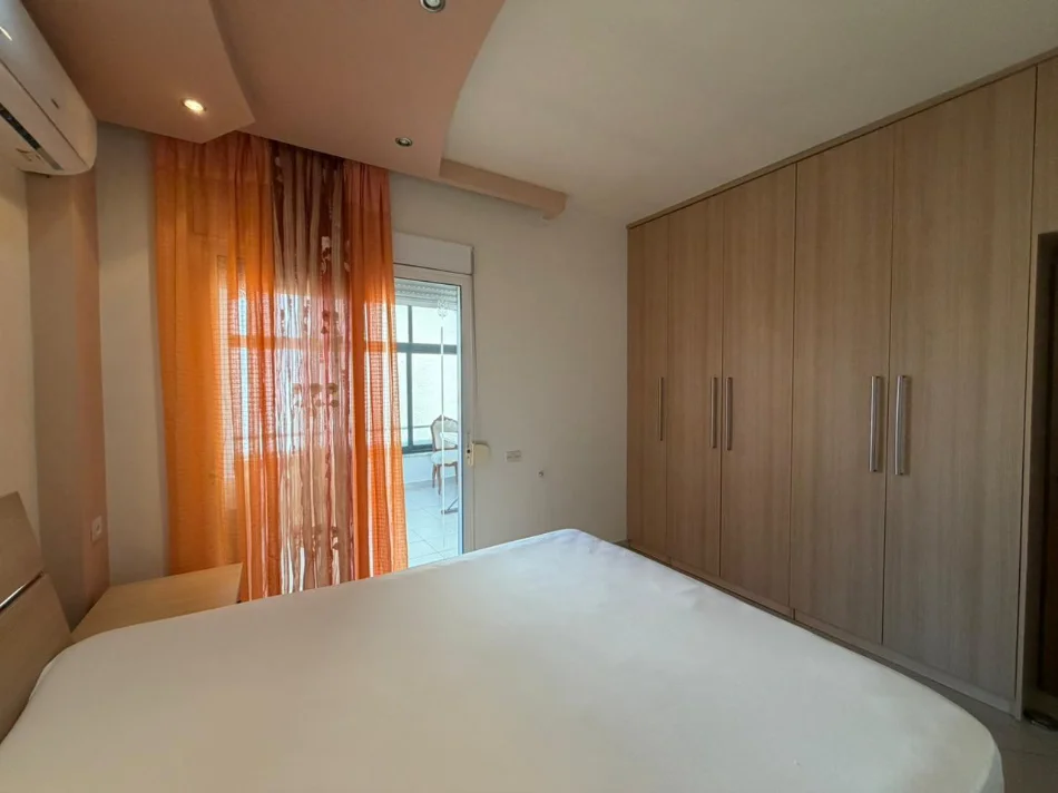 Tirane, jepet me qera apartament 2+1 Kati 1, 105 m² 450 € (Kodra e Diellit.)