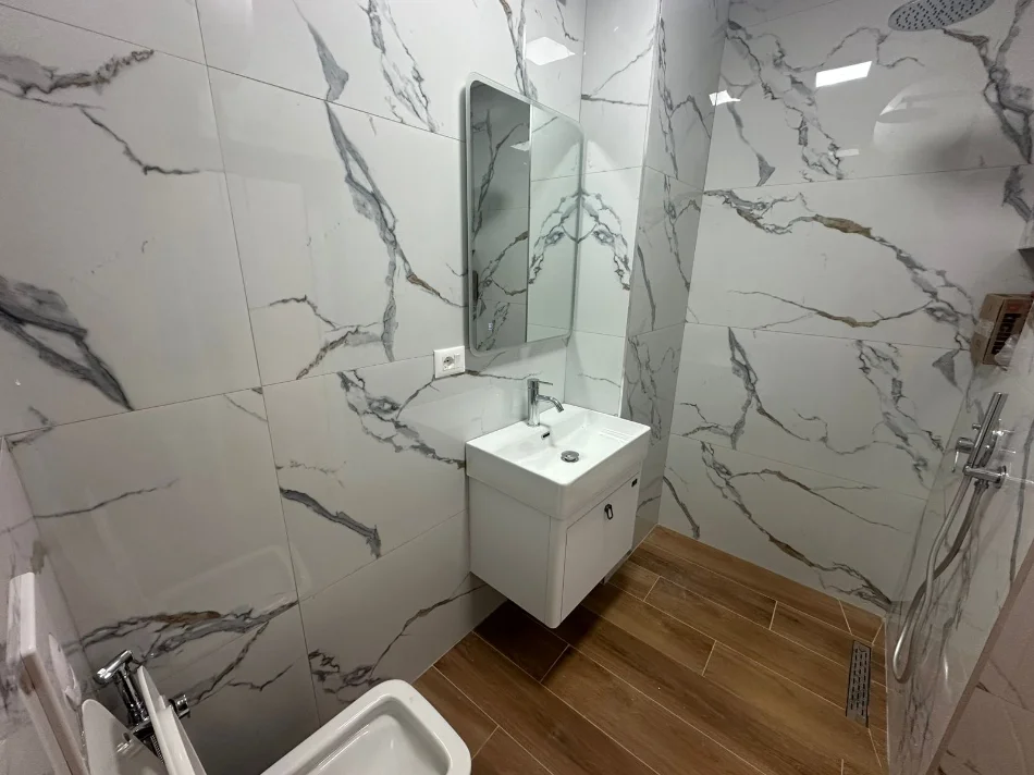 Tirane, shitet apartament 1+1 Kati 4, 40 m² 122.000 € (Shkolla e kuqe)