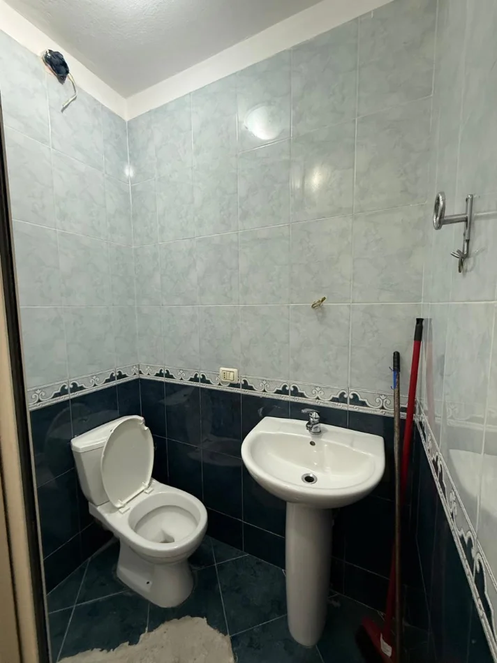 Tirane, jepet me qera apartament 2+1 Kati 4, 90 m² 700 € (Komuna e Parisit)