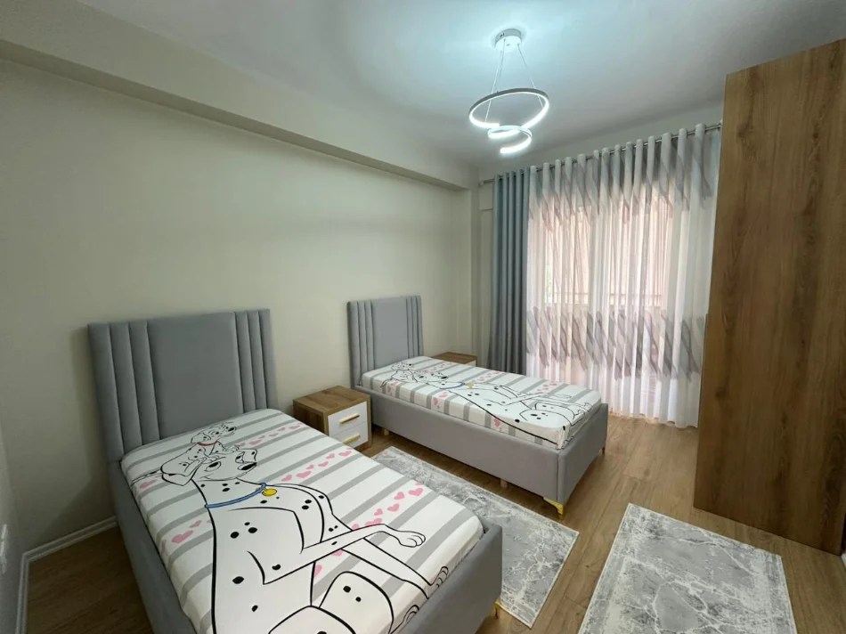 Tirane, jepet me qera apartament 2+1 Kati 4, 98 m² 880 € (Krsital Center)