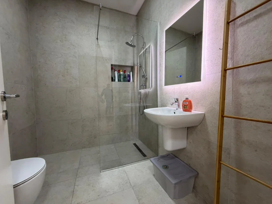 Tirane, jepet me qera apartament 1+1 Kati 3, 70 m² 750 € (Delijorgji)