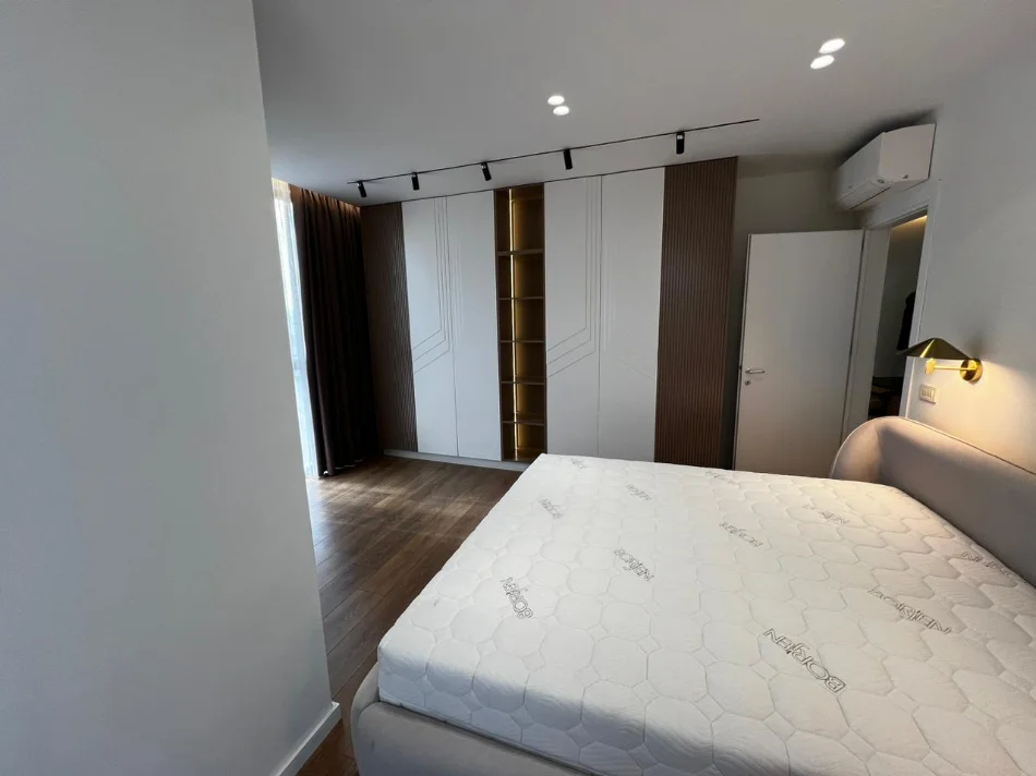 Tirane, jepet me qera apartament 2+1 Kati 4, 110 m² 1.100 € (Rruga Mine Peza)