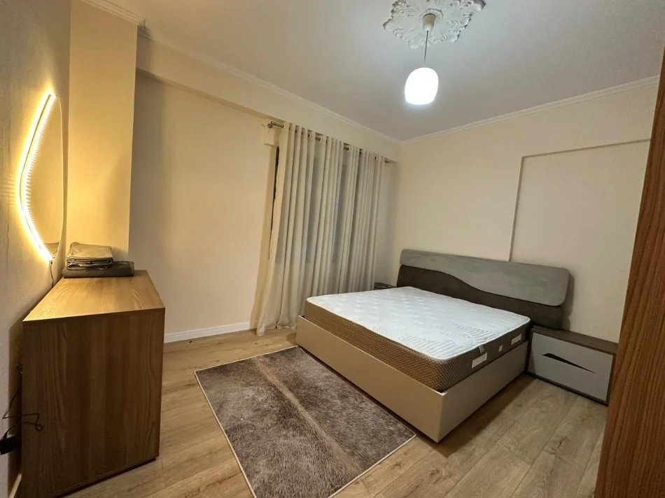 Tirane, jepet me qera apartament 1+1 Kati 7, 100 m² 1.000 € (Delijorgji.)