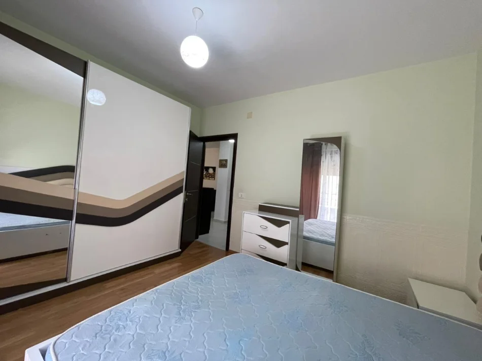 Tirane, jepet me qera apartament 2+1 Kati 2, 90 m² 500 € (Liqeni i Thate)