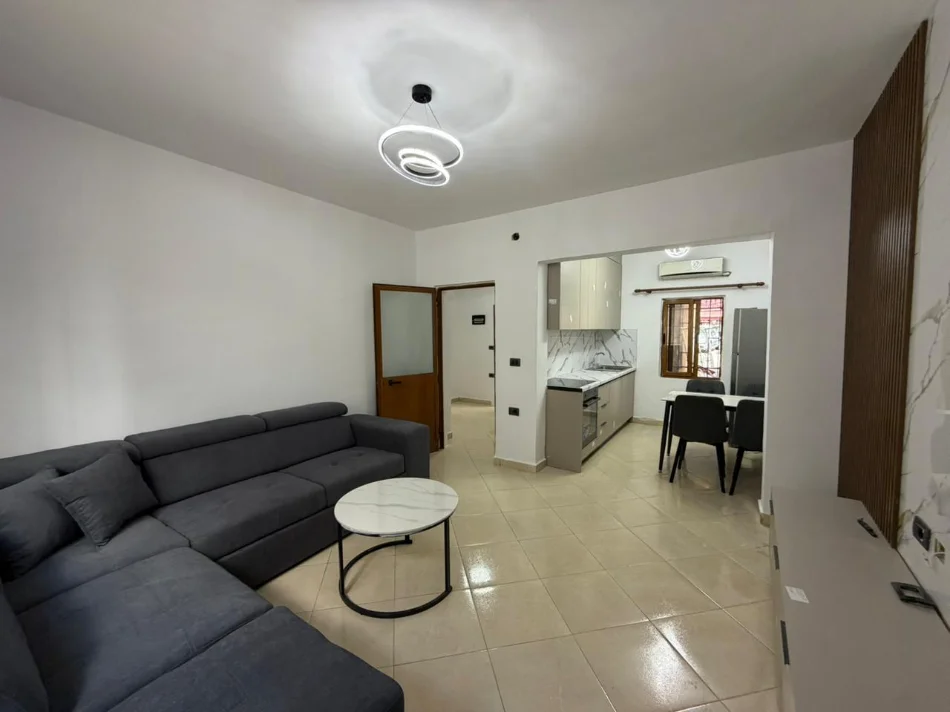 Tirane, jepet me qera apartament 1+1 Kati 1, 55 m² 300 € (Don Bosko)