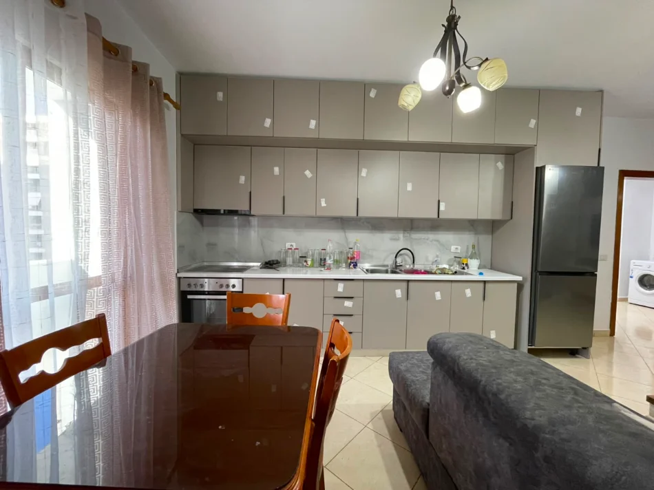 Tirane, jepet me qera apartament 2+1 Kati 4, 105 m² 650 € (Don Bosko)