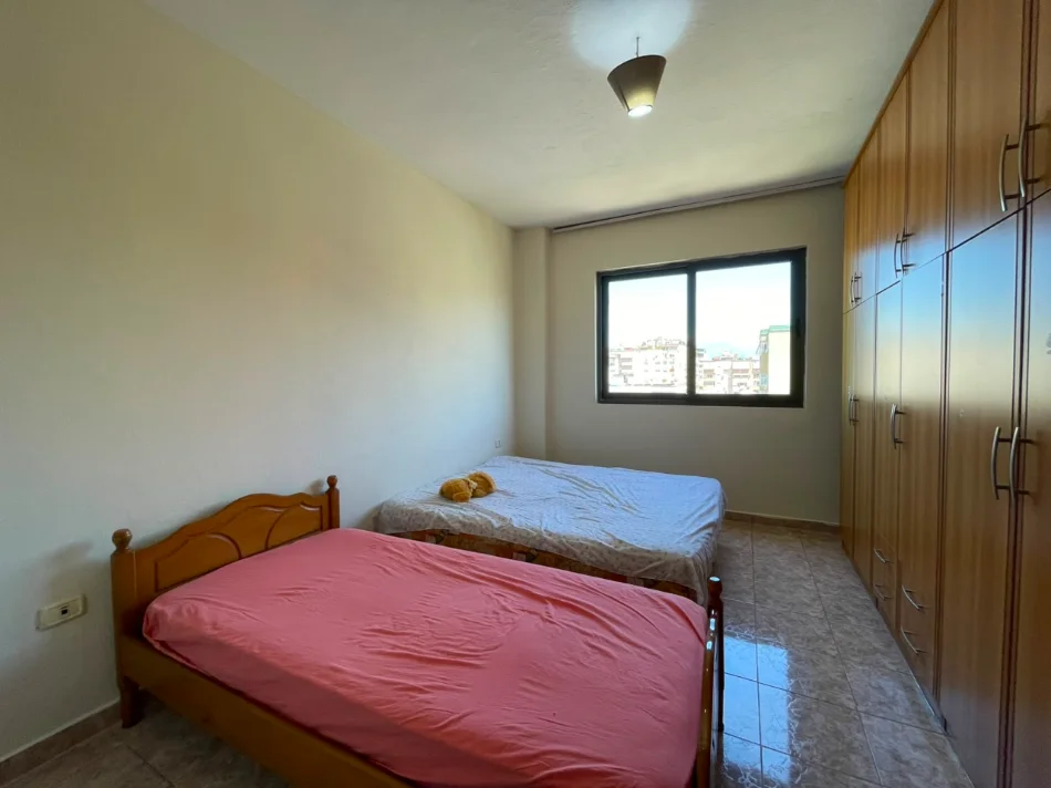 Tirane, jepet me qera apartament 1+1 Kati 5, 70 m² 350 € (Komuna e Parisit)