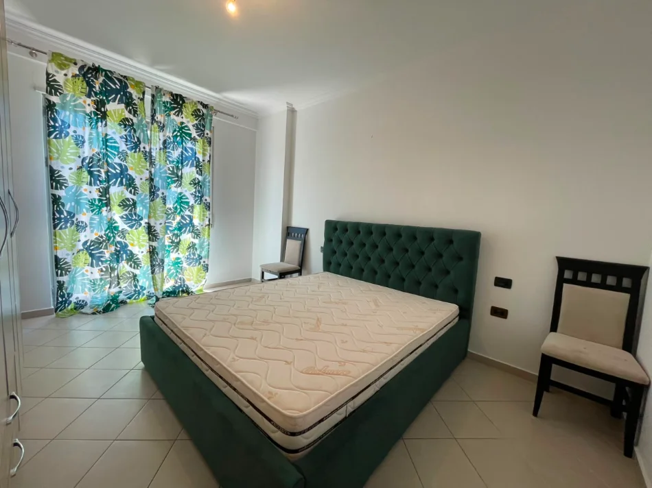 Tirane, jepet me qera apartament 1+1 Kati 2, 60 m² 400 € (Yzberisht)