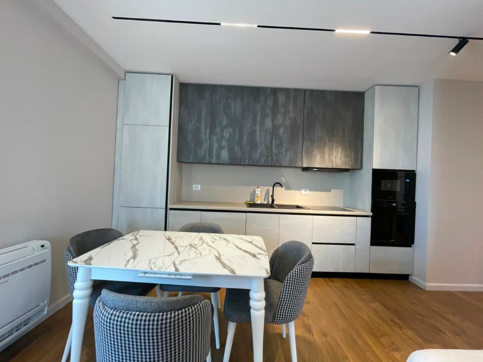 Tirane, jepet me qera apartament 2+1 Kati 6, 110 m² 1.000 € (Komuna e Parisit)