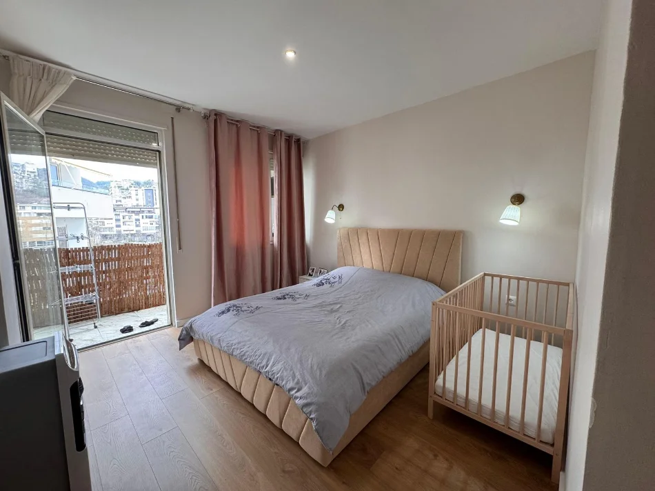 Tirane, shitet apartament 2+1 Kati 2, 107 m² 240.000 € (Liqeni i Thate)
