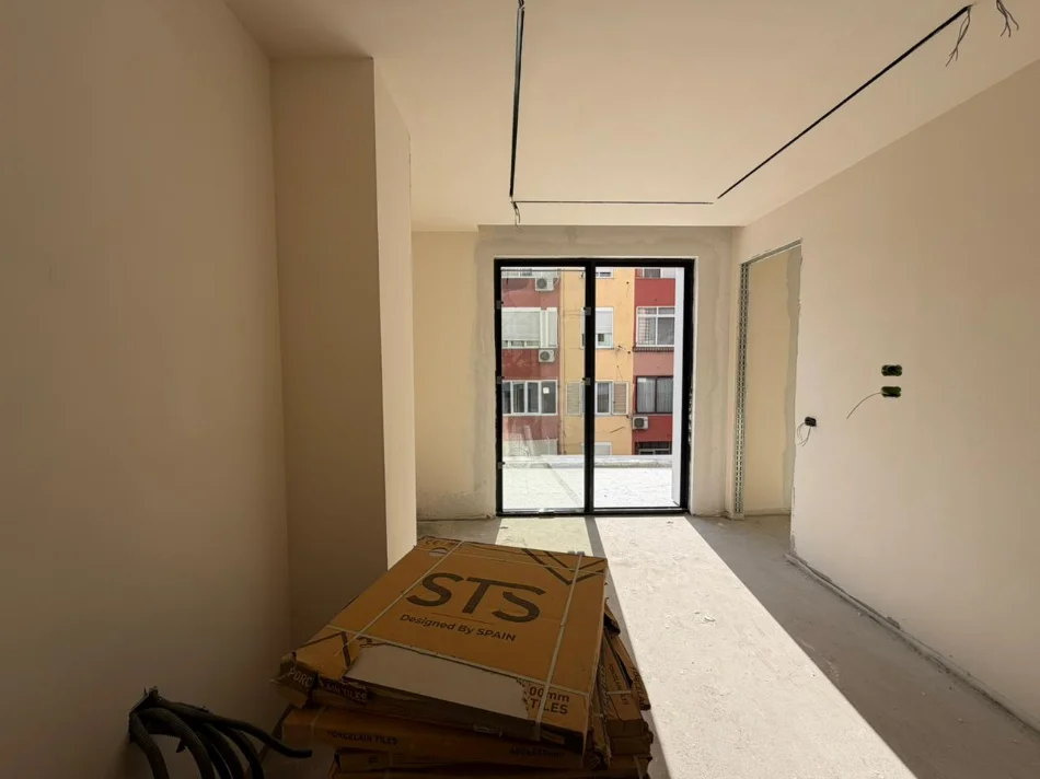 Tirane, shitet apartament 1+1 Kati 5, 95 m² 250.000 € (Vasil Shanto)