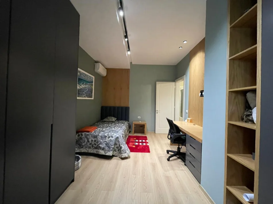 Tirane, shitet apartament 3+1 Kati 1, 150 m² 320.000 € (Liqeni i Thate)