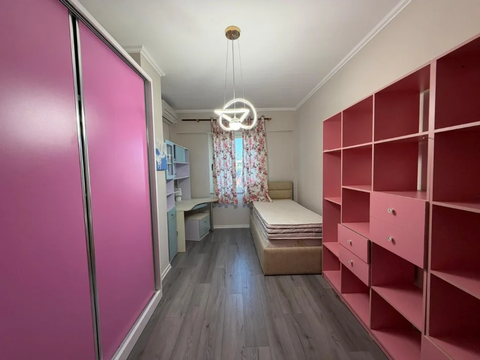 Tirane, jepet me qera apartament 2+1 Kati 2, 112 m² 850 € (Rruga e Barrikadave)