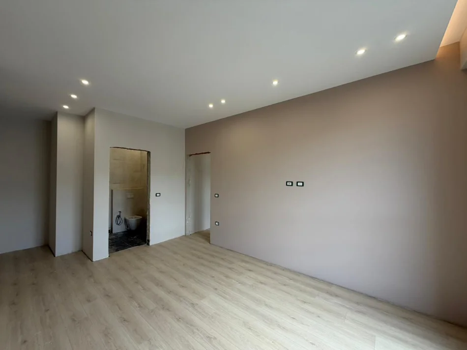 Tirane, jepet me qera apartament 2+1 Kati 7, 86 m² 800 € (Komuna e Parisit)