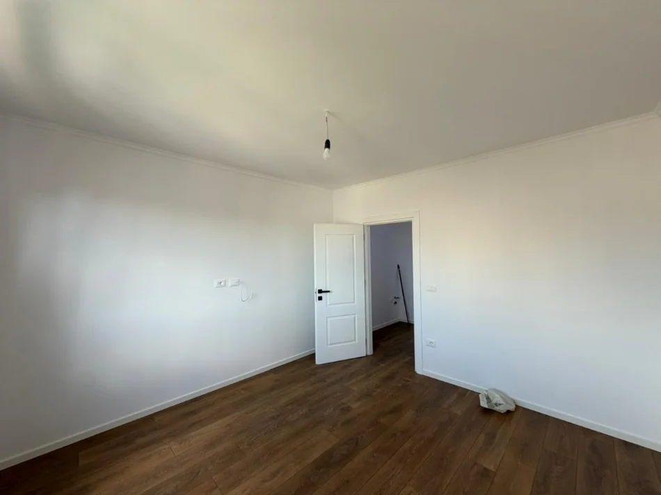 Tirane, shitet apartament 1+1 Kati 5, 54 m² 98.000 € (Porcelan)