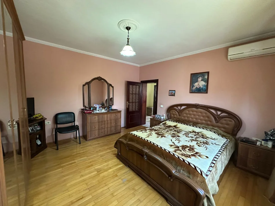 Tirane, shitet Vile 2 Katshe Kati 0, 280 m² 500.000 € (Jordan Misja)