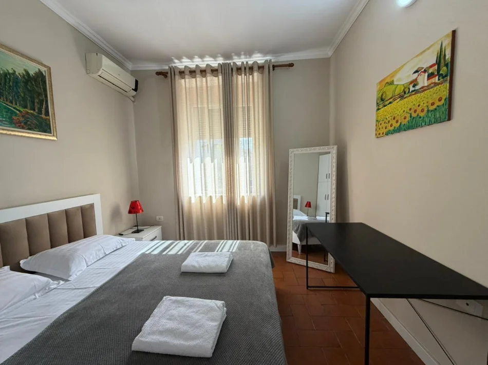 Tirane, jepet me qera apartament 2+1 Kati 3, 85 m² 750 € (Rruga e Durresit)