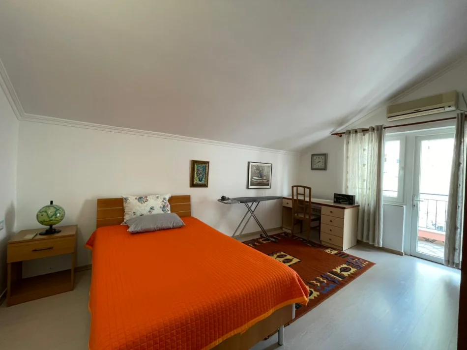 Tirane, jepet me qera apartament 3+1 Kati 2, 144 m² 850 € (Kristal Center.)