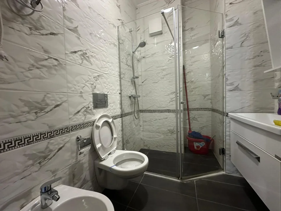 Tirane, jepet me qera apartament 1+1 Kati 1, 71 m² 500 € (21 Dhjetori)