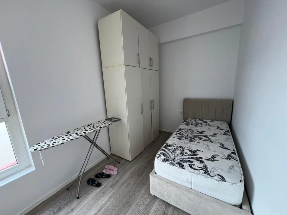 Tirane, jepet me qera apartament 2+1 Kati 7, 85 m² 450 € (Ali Demi)