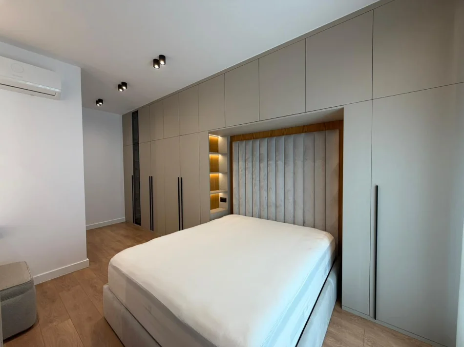 Tirane, jepet me qera apartament 2+1 Kati 1, 90 m² 1.000 € (Porcelani)