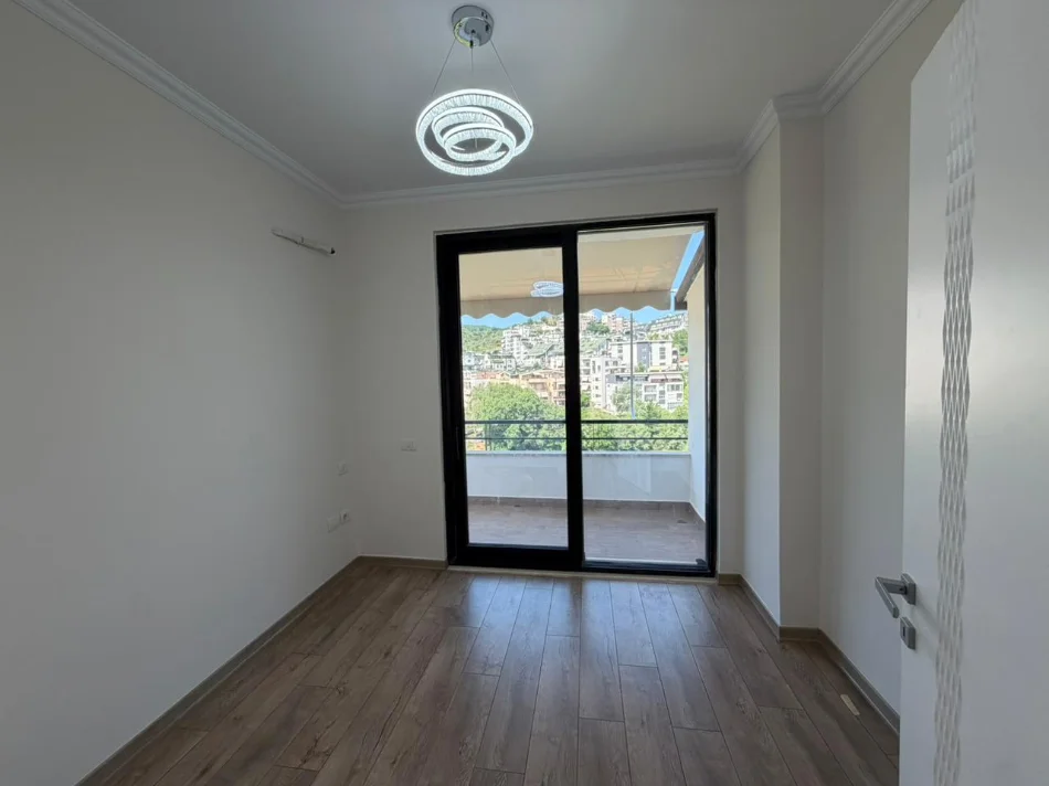 Tirane, shitet apartament 2+1 Kati 2, 116 m² 273.000 € (Liqeni i Thate)