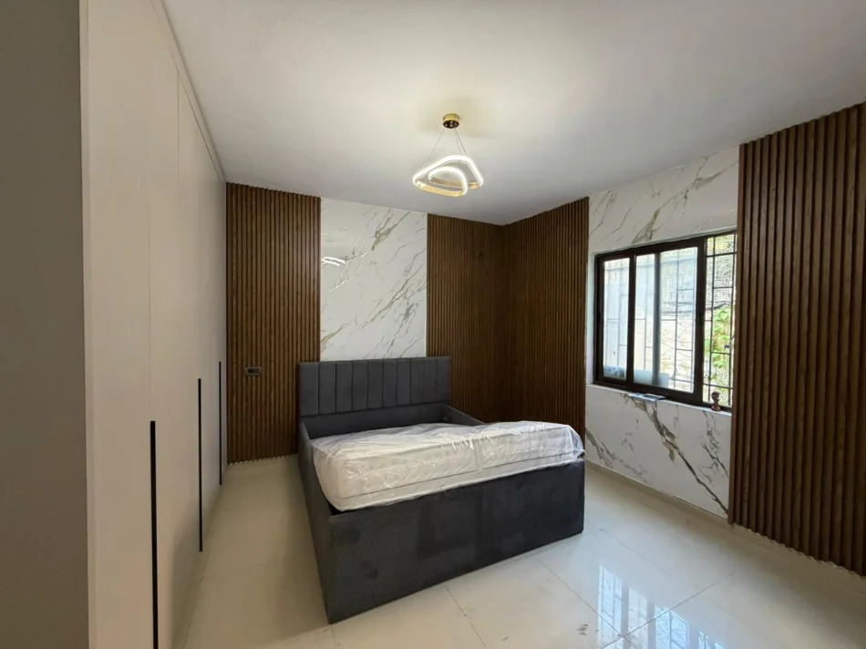 Tirane, jepet me qera apartament 1+1 Kati 1, 55 m² 300 € (Don Bosko)