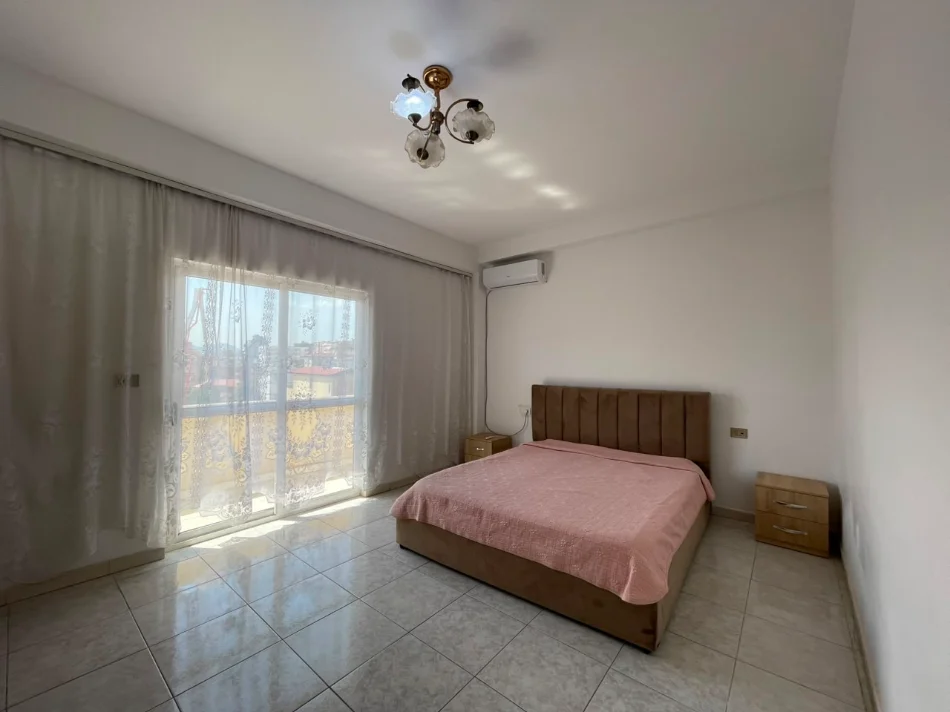 Tirane, jepet me qera apartament 2+1 Kati 3, 120 m² 600 € (Farmacia 10)