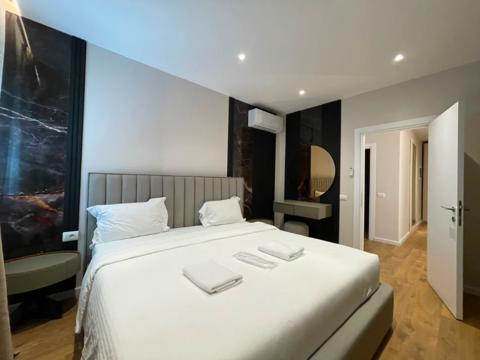 Tirane, jepet me qera apartament 2+1 Kati 6, 110 m² 1.000 € (Komuna e Parisit)