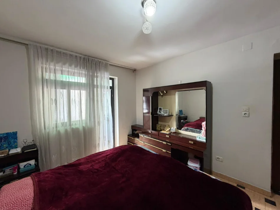 Tirane, shitet apartament 2+1 Kati 2, 77 m² 140.000 € (Oxhaku)