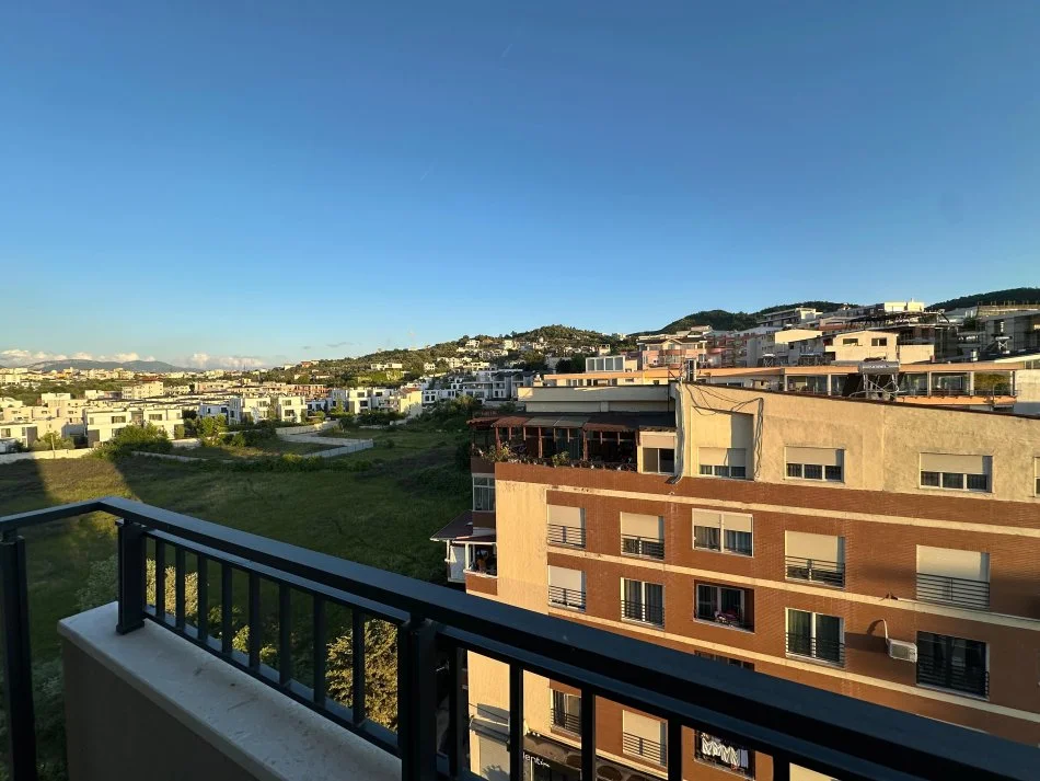 Tirane, jepet me qera apartament 2+1+Ballkon Kati 5, 110 m² 1.500 € (LIQENI I THATE)