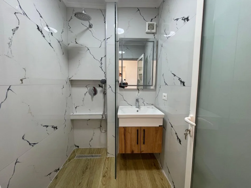 Tirane, shes apartament 1+1 Kati 3, 42 m² 135.000 € 