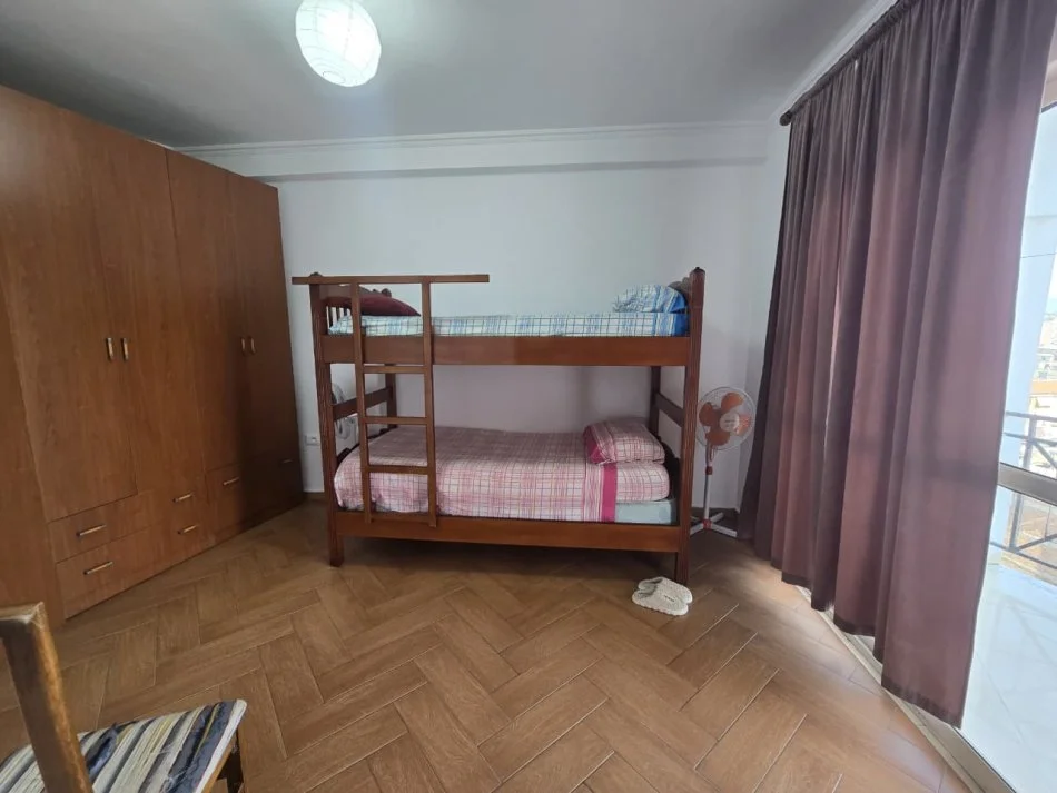 Tirane, jepet me qera apartament 2+1 Kati 9, 120 m² 650 € (Rruga e Barrikadave prane Kopshtit Bucko)