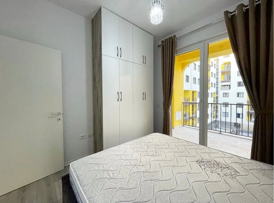Tirane, jepet me qera apartament 2+1 Kati 4, 106 m² 550 € (Tek Grand Gallery ne Yzberisht)
